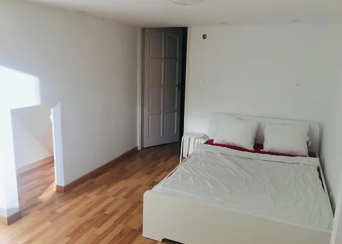 Riverside Pensiune *